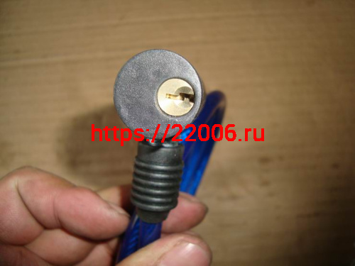 Замок для велосипеда с ключом тросовый 8х1000мм, два ключа, противоугонный (EWL-12) фото 2